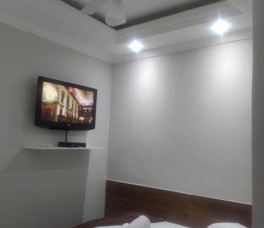 Aparecida House | Pousada Quarto Casal com ar,frigobar, garagem