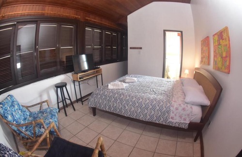 Xangri-La House | Pousada Quintal !