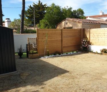 Noirmoutier-en-l'Ile House | Pousse le portail et pose toi sur la plage