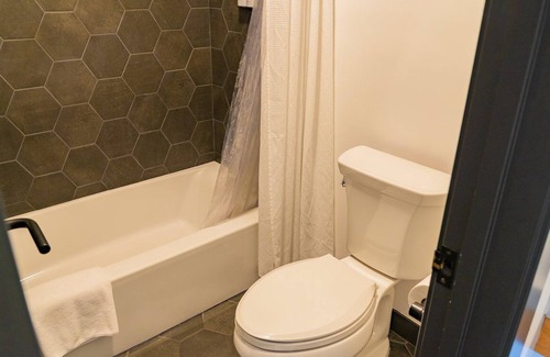 Winter Park Hotel | Powder Hound, Gravity Haus Winter Park, Ideal Skier’s Retreat, Gym Access