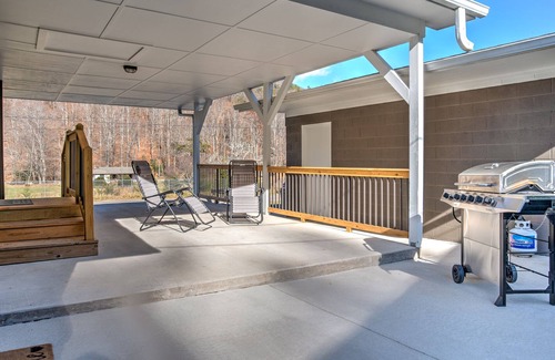 Swannanoa House | Power & Water Working, No Internet or Cell Service, Pet Friendly