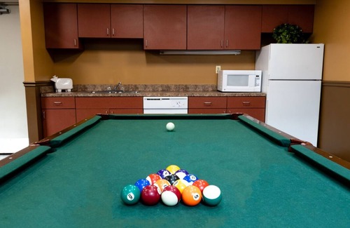 Downtown Harrisburg Apartment | PP 1802 Modern Corporate 2br, pool, Gym