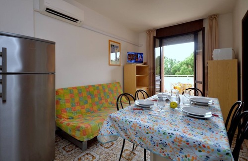Bibione Apartment | Practical flat in Bibione with shared pool