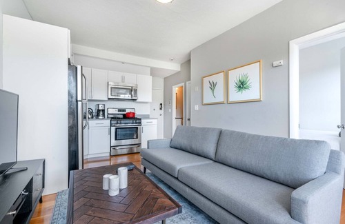 Prudential - St. Botolph Apartment | Practical South End 1BR near shops, restaurants & T Stops