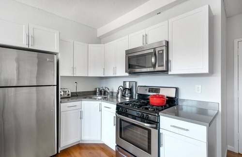 Prudential - St. Botolph Apartment | Practical South End 1BR near shops, restaurants & T Stops
