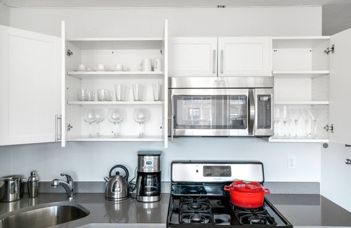 Prudential - St. Botolph Apartment | Practical South End 1BR near shops, restaurants & T Stops