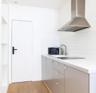 14th Arrondissement Apartment | Practical Studio, Montparnasse