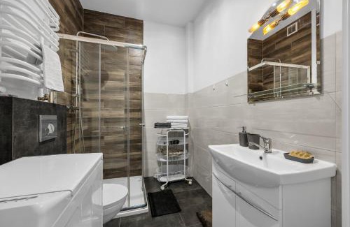 Grochow Apartment | Praga Apt - 45m2, French Balcony - by Rentujemy