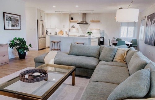 Langley House | Prairie Cottage, Aldergrove, BC — Tranquil country retreat with stunning views