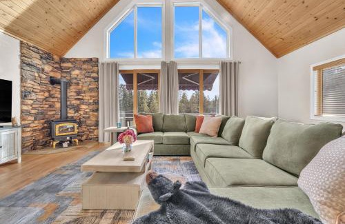 Glencoe House | Prasad Retreat - Sunny Home with Deck & Air Hockey home