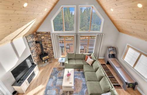 Glencoe House | Prasad Retreat - Sunny Home with Deck & Air Hockey home