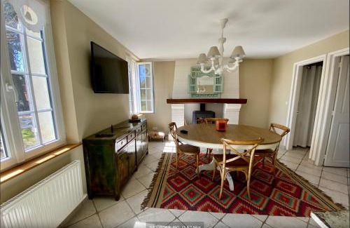 La Chapelle-du-Bois-des-Faulx Villa | Presbytère du 19e siècle