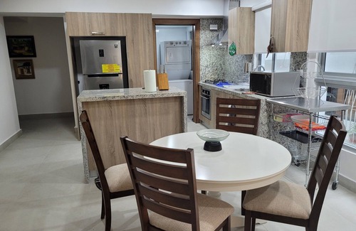 Ensanche Quisqueya Apartment | Precioso apartamento completo y moderno. Piscina, Gym, Area social.