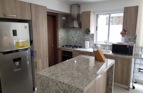 Ensanche Quisqueya Apartment | Precioso apartamento completo y moderno. Piscina, Gym, Area social.