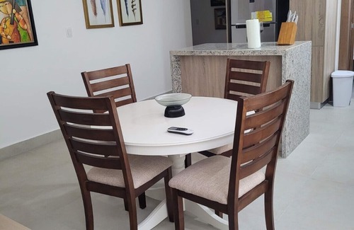 Ensanche Quisqueya Apartment | Precioso apartamento completo y moderno. Piscina, Gym, Area social.