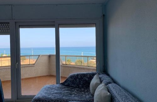 Pineda de Mar Apartment | Precioso apartamento en primera linea de mar Beautiful apartment on the first line of the sea