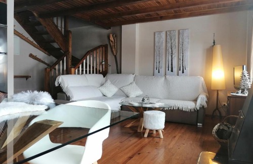 Taull Apartment | Precioso triplex con jardín y Wifi Puig Falcó 1