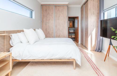 Bloubergstrand Apartment | Precious Villa - With Uninterrupted Power Supply