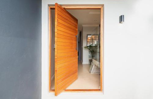 Bloubergstrand Apartment | Precious Villa - With Uninterrupted Power Supply
