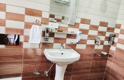 Holta Hotel | Prem BNB By Madstays