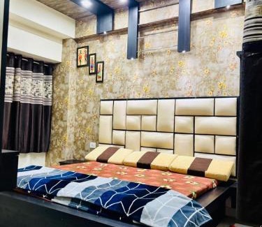 Vrindavan Apartment | premanand maharj Darsan marg