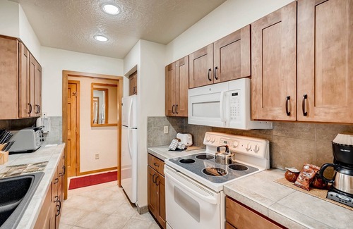 Lakeside Village Condo | Premier 2BR/2BA in Lakeside Village by RedAwning