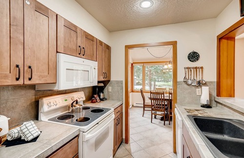 Lakeside Village Condo | Premier 2BR/2BA in Lakeside Village by RedAwning