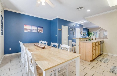 Corpus Christi House | ⭐ PREMIER HOSTED PADRE POOLSIDE PARADISE - 3 mins to BEACH and GREAT DINING!
