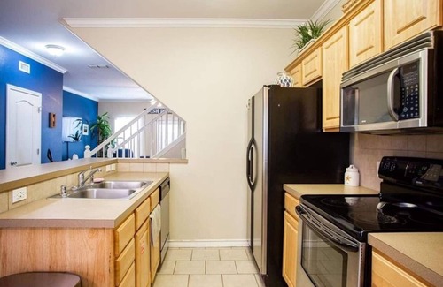 Corpus Christi House | ⭐ PREMIER HOSTED PADRE POOLSIDE PARADISE - 3 mins to BEACH and GREAT DINING!