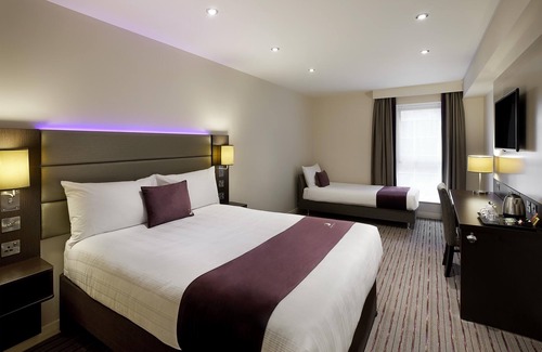 Bridgwater Hotel | Premier Inn Bridgwater Gateway - M5 J24