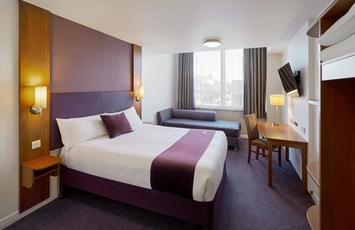 Colchester Hotel | Premier Inn Colchester - Cowdray Avenue