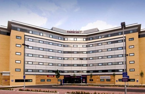 Broadheath Hotel | Premier Inn Manchester Airport Runger Lane North