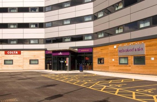 Broadheath Hotel | Premier Inn Manchester Airport Runger Lane North