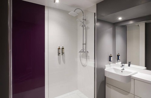 Trafford Hotel | Premier Inn Manchester Trafford Centre Wst