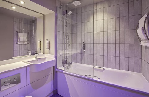 Reading Hotel | Premier Inn Reading - Caversham Bridge