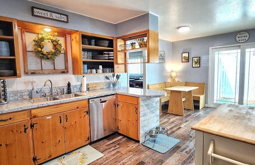 Pleasant Valley House | ⭐️Premier location! ⭐️ HIKE into Garden of the Gods right from the house!