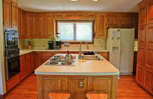 Townsend Cabin | PREMIER Lodge with Private Pool and Amazing Views!