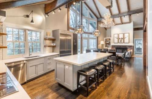Stratton Mountain House | Premier Stratton Mountain Resort Location Flowing Springs