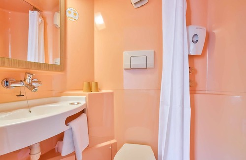 Suresnes Hotel | Premiere Classe Paris Ouest - Pont De Suresnes