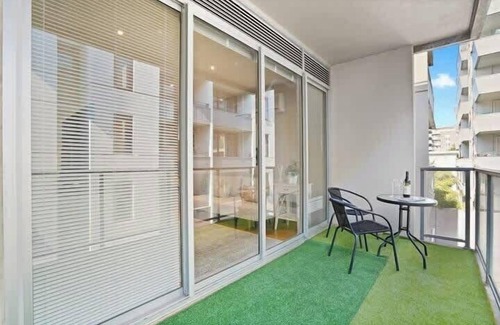 Port Melbourne Apartment | Premiere Port Melbourne Executive Apt near beach!