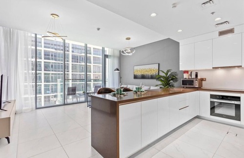 Dubai Apartment | Premium 1-BR with Exquisite Layout in District One