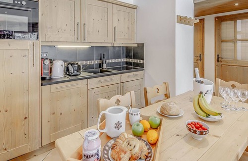 Les Almes Apartment | Premium 3-Room Apartment for 6 in Tignes - Balcony, Ski-in/Ski-out, Parking