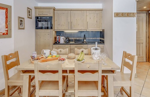 Les Almes Apartment | Premium 3-Room Apartment for 6 in Tignes - Balcony, Ski-in/Ski-out, Parking