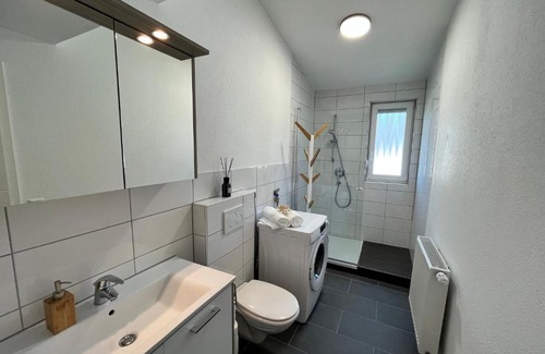 Wasseralfingen Apartment | Premium Apartment 75qm 3 Zimmer Küche, Balkon, Smart TV, WiFi