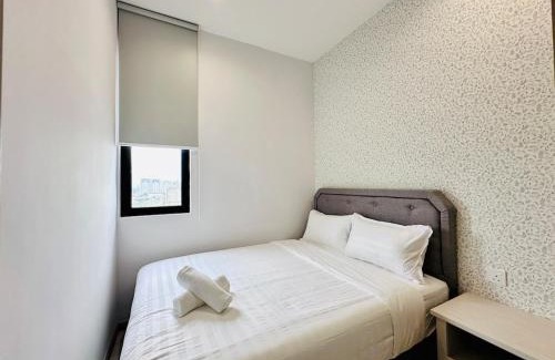 Kampung Sungai Nibong Apartment | Premium Comfort Rooftop View bayan lepas airport 9pax