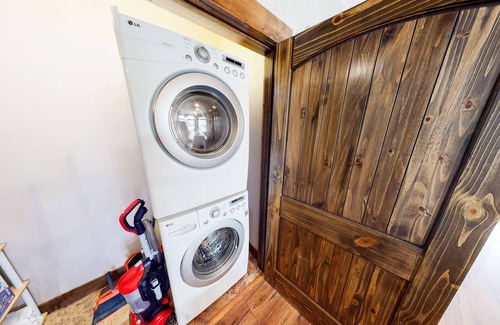 Frisco Condo | Premium Condo with 2 Dens, 2 Kitchens, Private Washer/Dryer, & Free WiFi