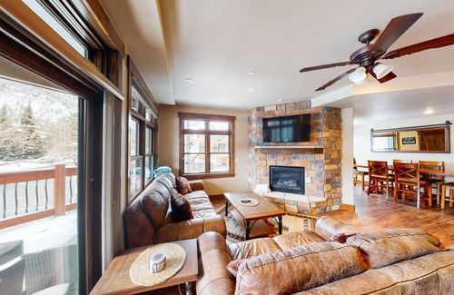 Frisco Condo | Premium Condo with 2 Dens, 2 Kitchens, Private Washer/Dryer, & Free WiFi