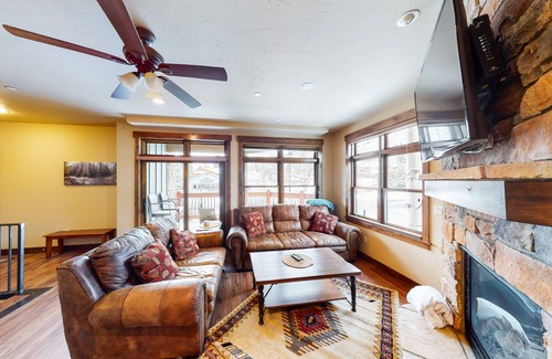 Frisco Condo | Premium Condo with 2 Dens, 2 Kitchens, Private Washer/Dryer, & Free WiFi