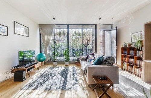 Fitzroy Apartment | Premium Executive Apt in the Heart of Fitzroy