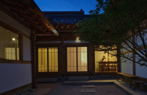 Jongno House | Premium Hanok near Anguk Station 5minsn- 5mins from the ICN Airport bus STN